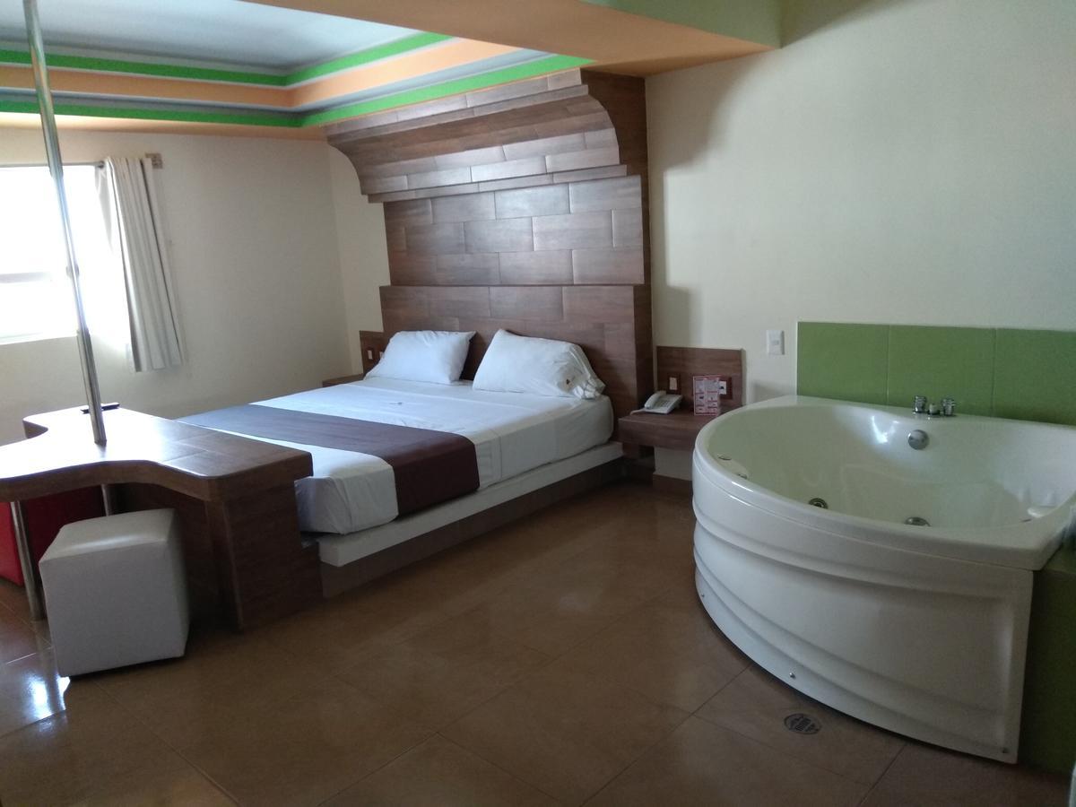 Hotel Rubi Мансанильо Экстерьер фото
